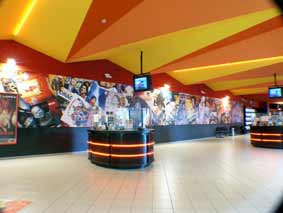 Mega CGR Evry, le hall